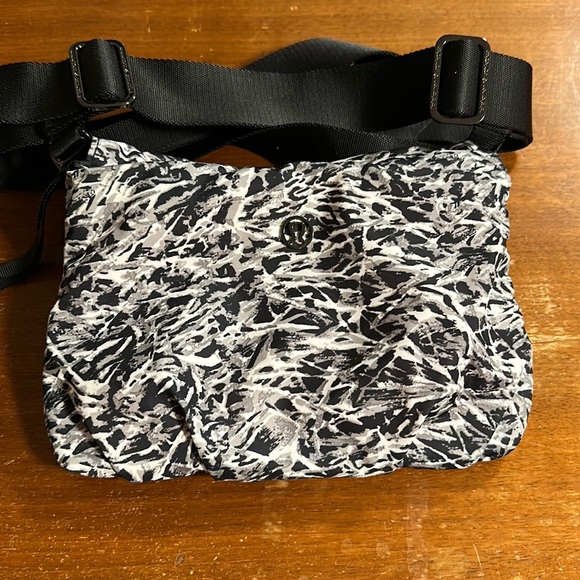lululemon athletica Bags Rare Lululemon Crossbody Purse Bw Design